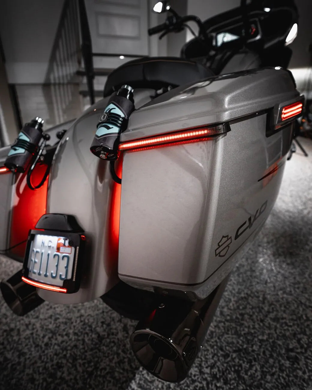 Custom Dynamics Radius License Plate Mount For Cvo™