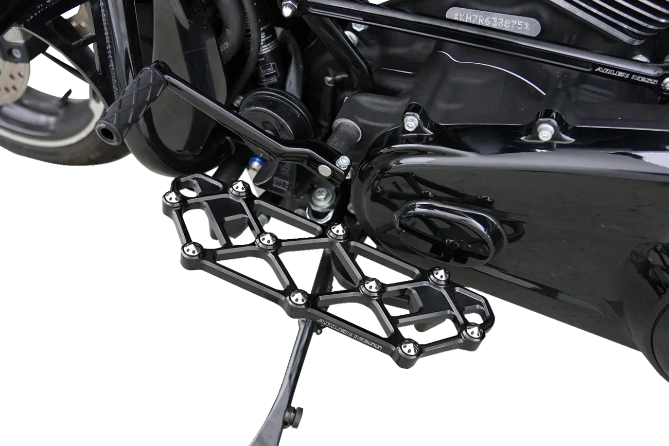 Arlen Ness Diamond Floorboards - Black Anodized