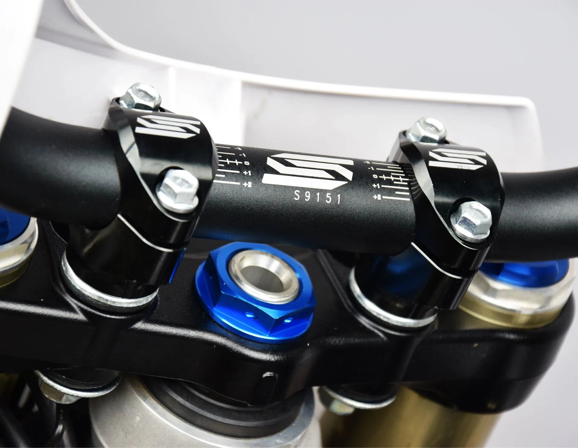 Scar Bar Mounts For Oem Triple Clamps