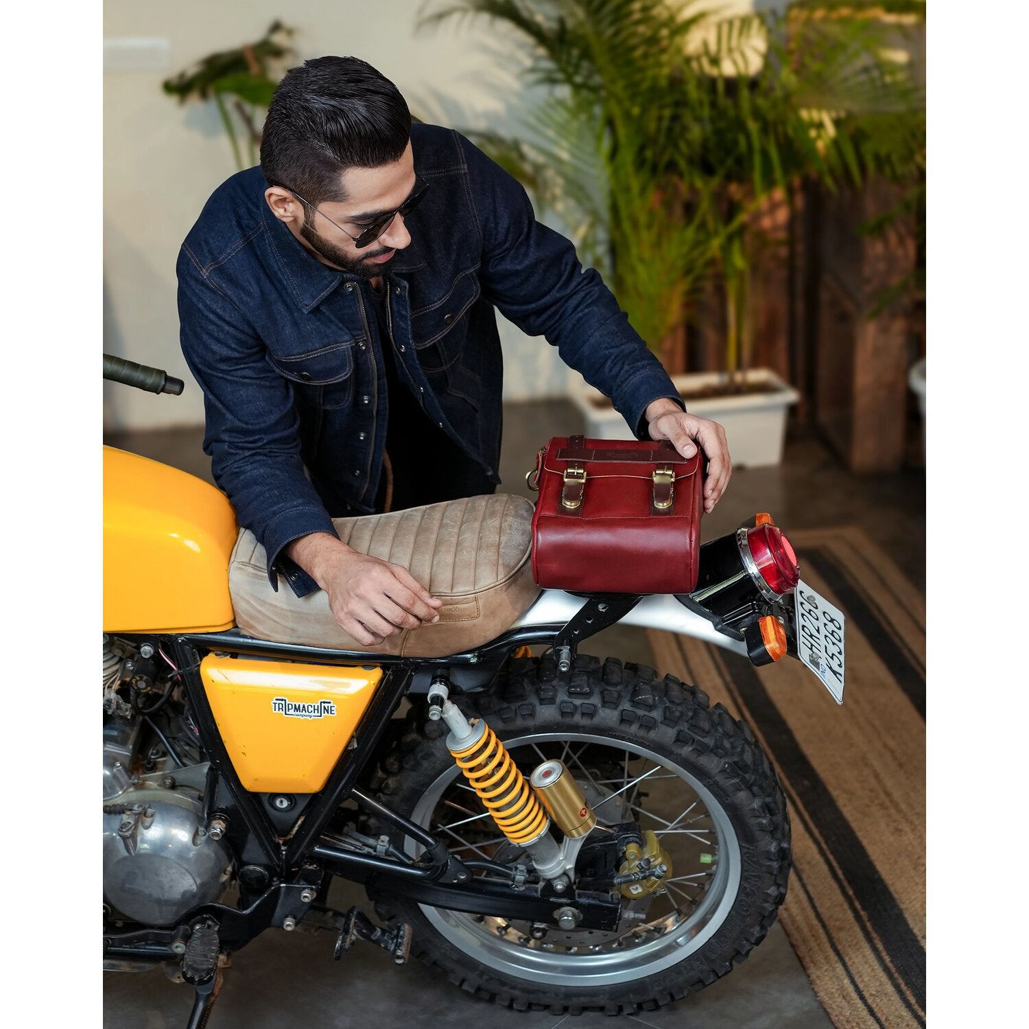 Trip Machine tank and tail bag - 4.4 liter - Cherry