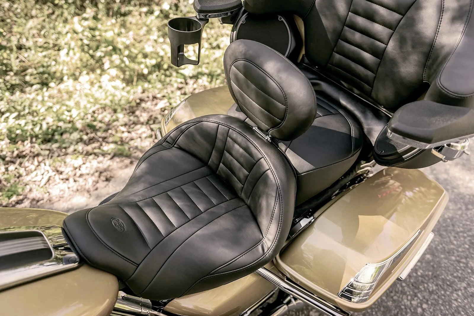 Mustang One-piece Deluxe 2-up Touring Seat - For Harley Davidson