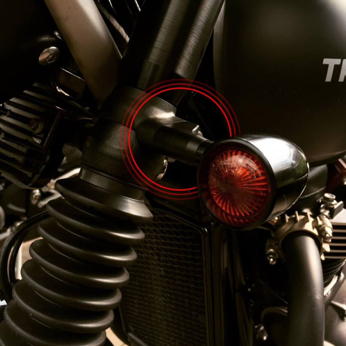Motone turn signal brackets for LC Triumph 10mm - Black