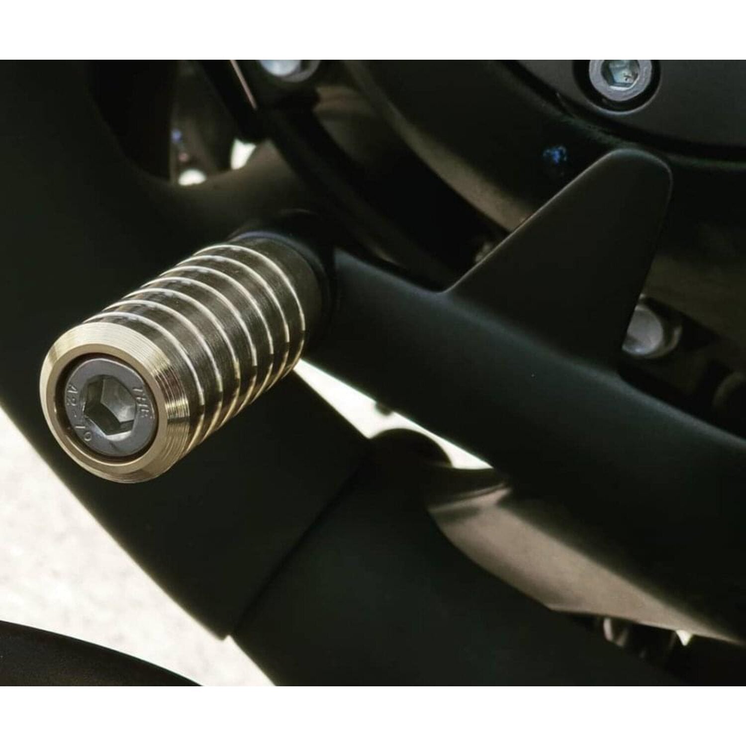 Motone shifter end peg ribbed - Brass