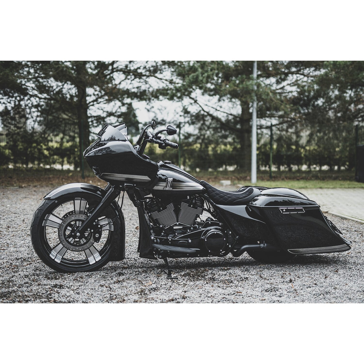 Killer Custom 'Bulldog' front fender 23 x 5.50 fat wheels