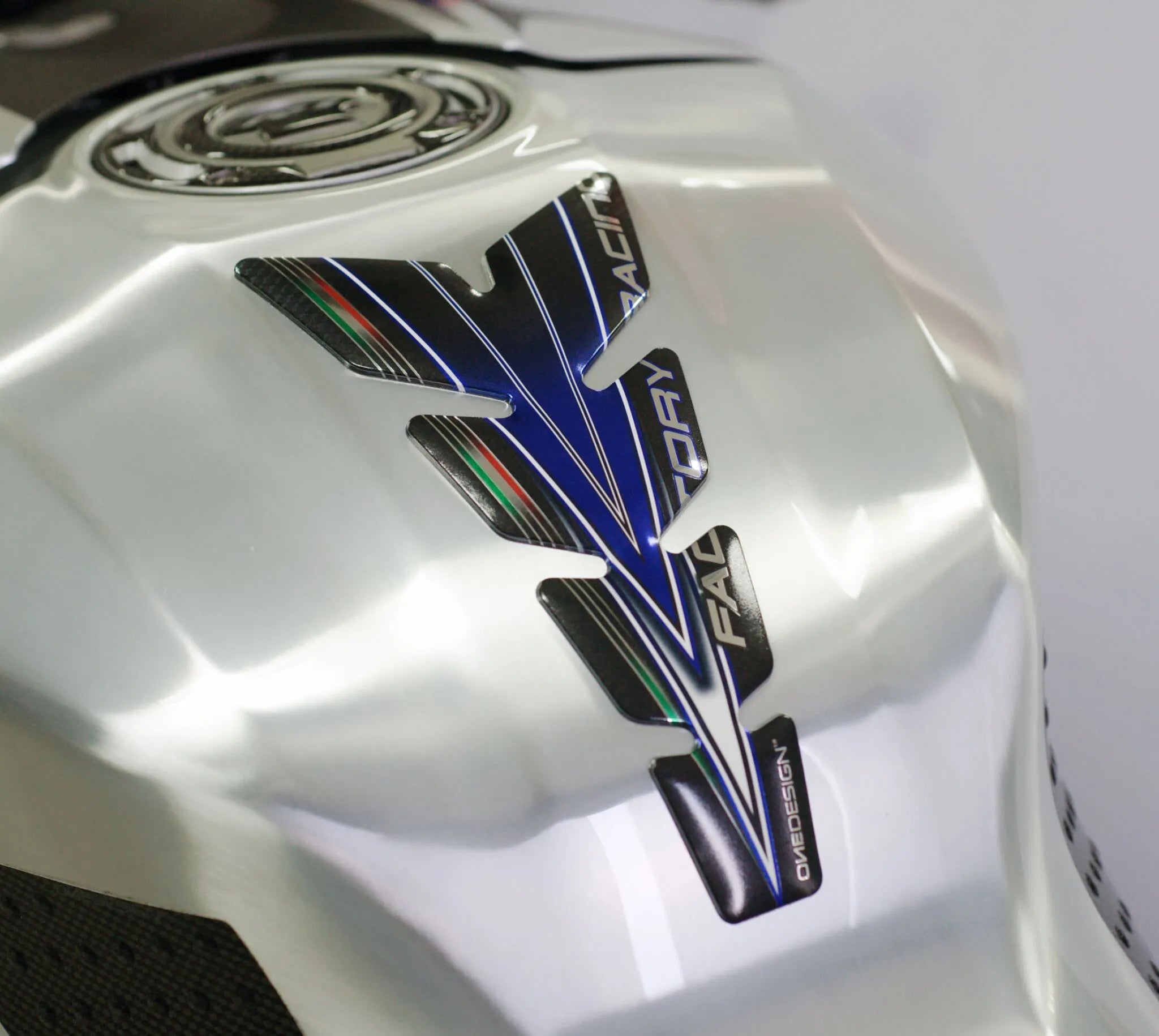 Onedesign Resin/soft Touch Tank Pad - Universal Fit