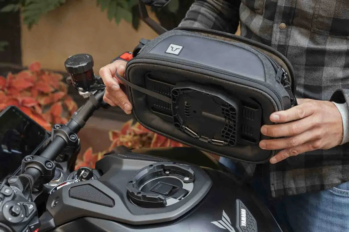 Sw-Motech Legend Gear LT4 Tank Bag Black 4-6 Liter