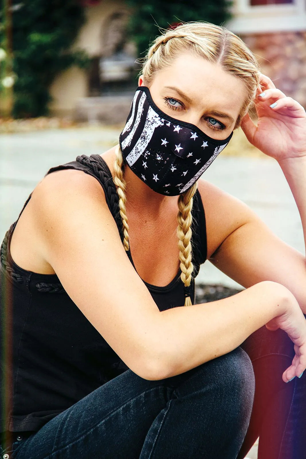 Zan Headgear Neoprene Half Mask Black/White Flag