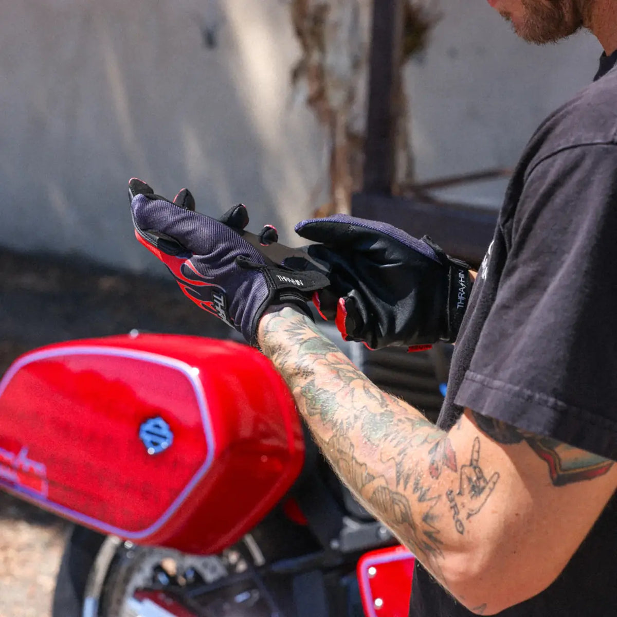 Thrashin Supply Co - Stealth Flame Leather Palm Gloves Red