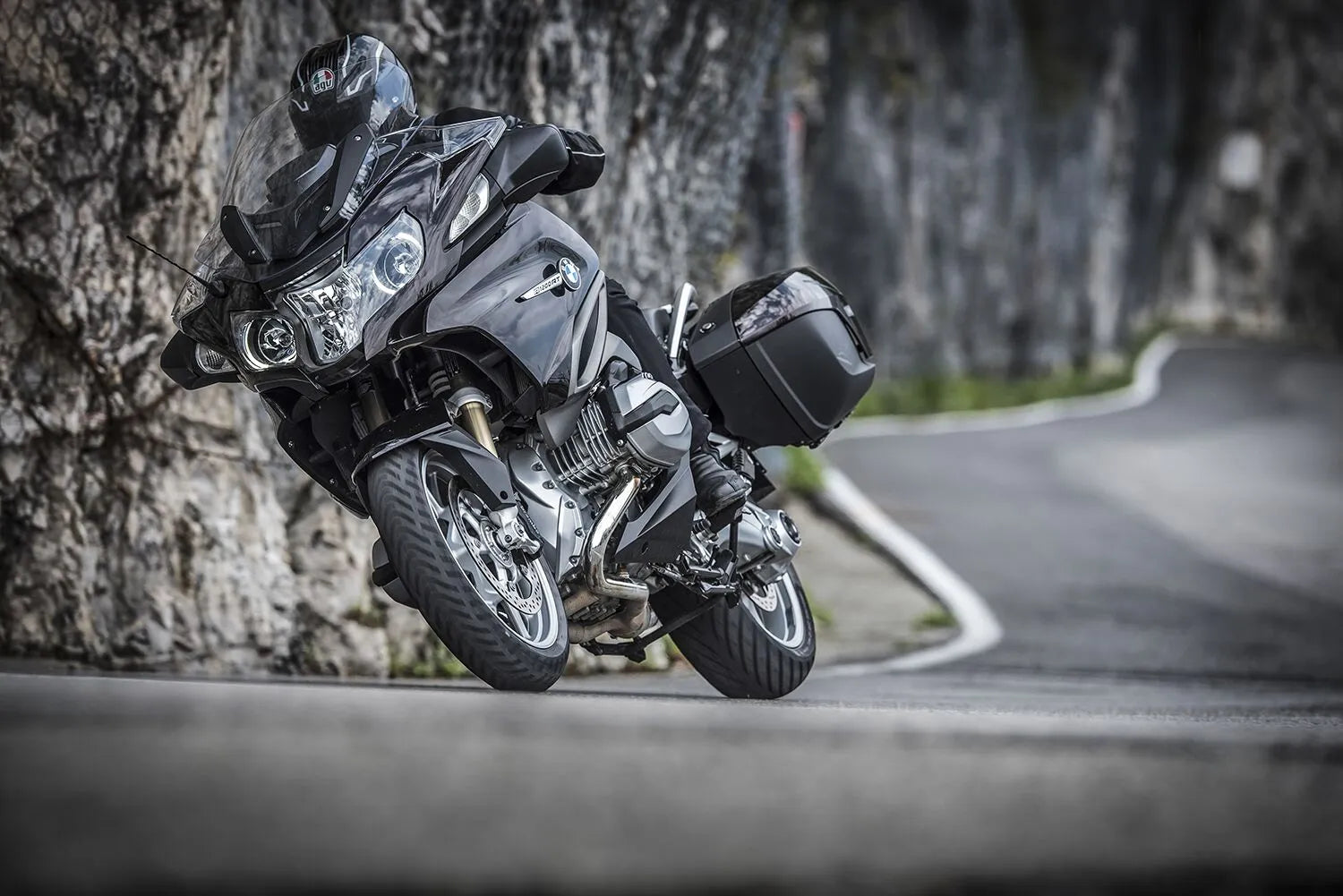 Metzeler Roadtec 01 Tire - 130/80-17 Rear