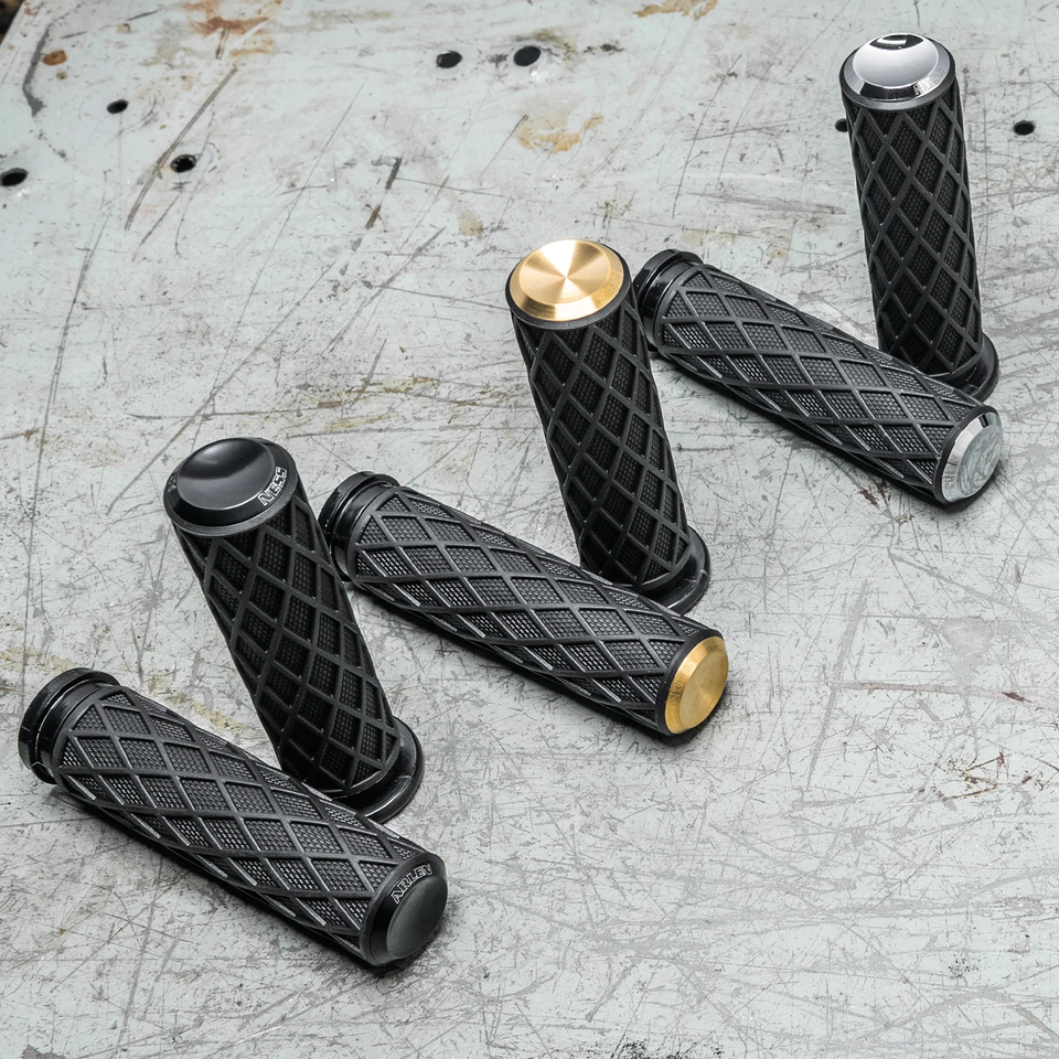 Arlen Ness Diamond Grips – Handlebar